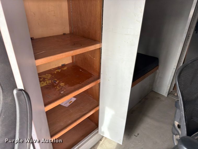 image for item ED5099 2003 Ford E450 delivery truck