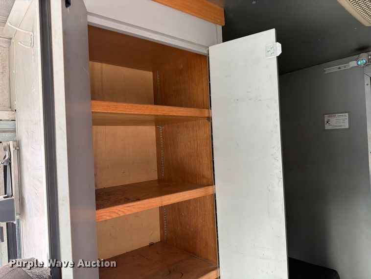 image for item ED5099 2003 Ford E450 delivery truck