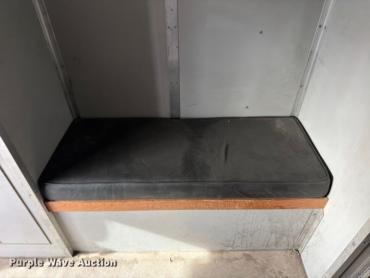 image for item ED5099 2003 Ford E450 delivery truck