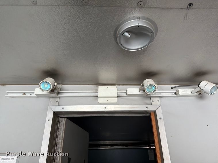 image for item ED5099 2003 Ford E450 delivery truck