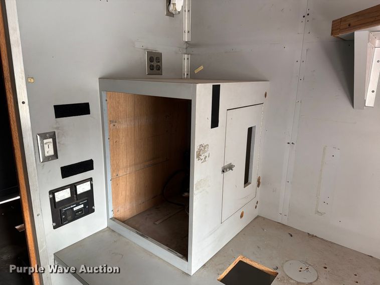 image for item ED5099 2003 Ford E450 delivery truck