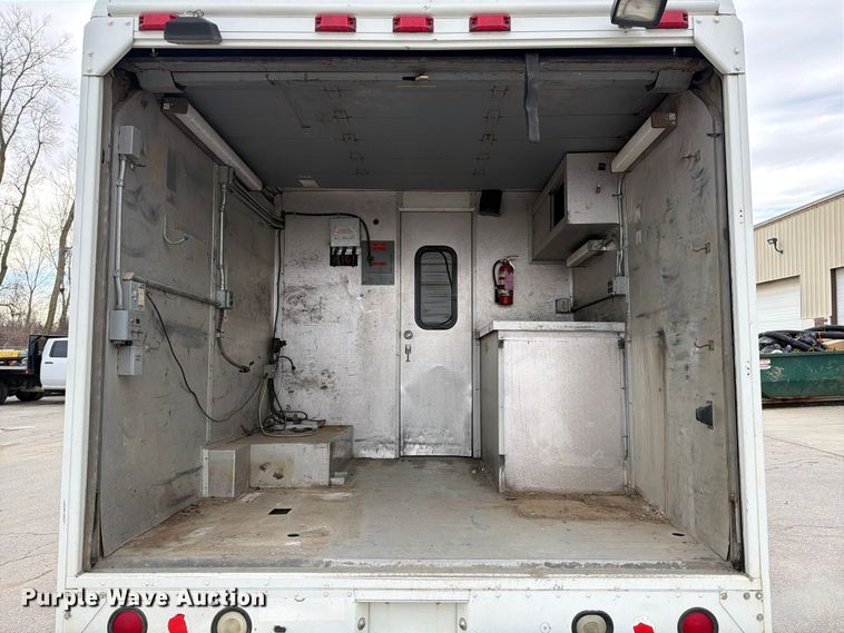 image for item ED5099 2003 Ford E450 delivery truck
