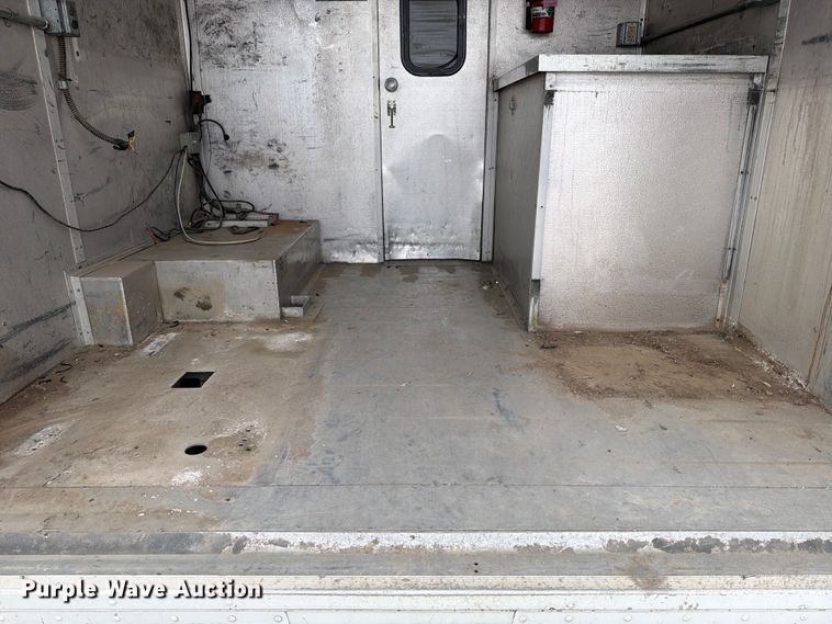 image for item ED5099 2003 Ford E450 delivery truck