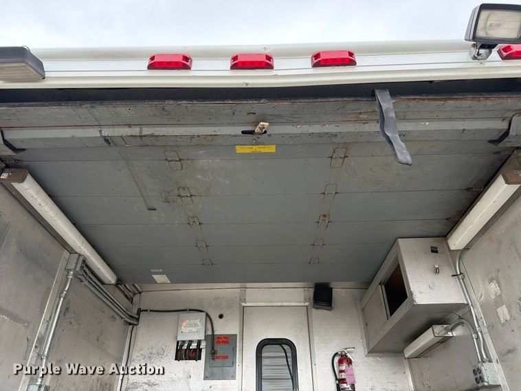 image for item ED5099 2003 Ford E450 delivery truck