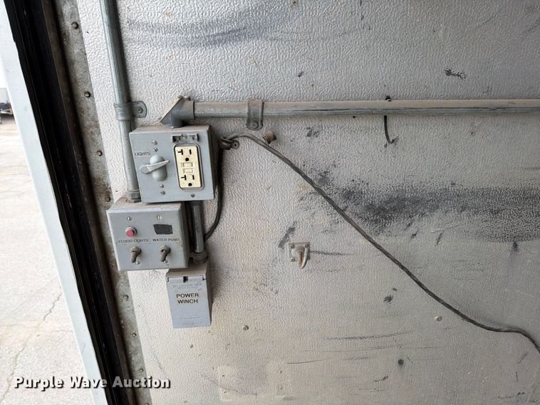 image for item ED5099 2003 Ford E450 delivery truck