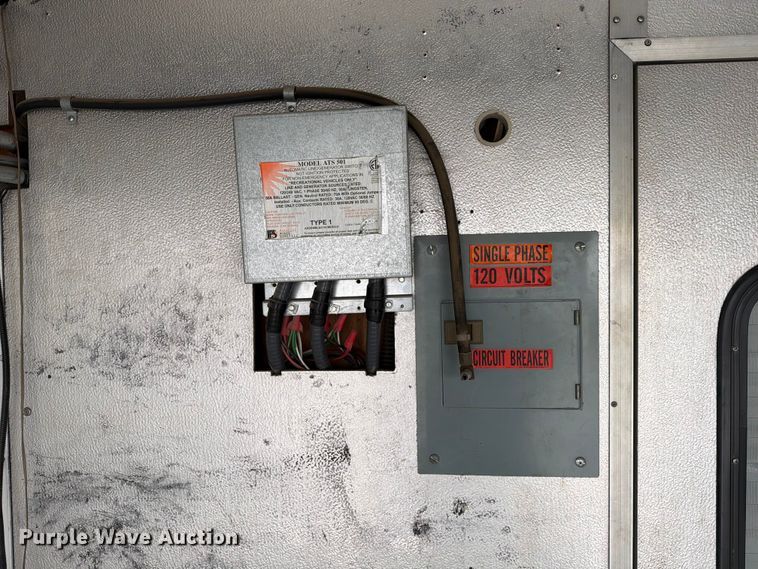 image for item ED5099 2003 Ford E450 delivery truck