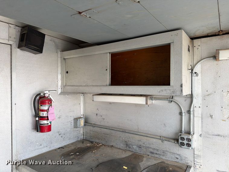 image for item ED5099 2003 Ford E450 delivery truck