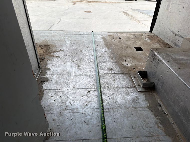 image for item ED5099 2003 Ford E450 delivery truck