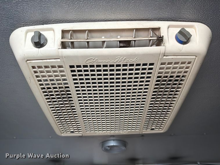 image for item ED5099 2003 Ford E450 delivery truck