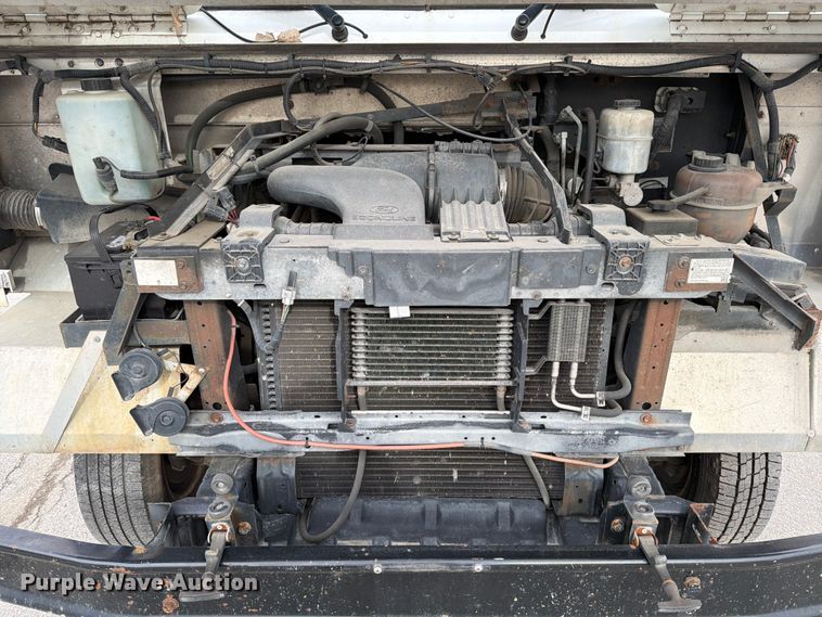 image for item ED5099 2003 Ford E450 delivery truck
