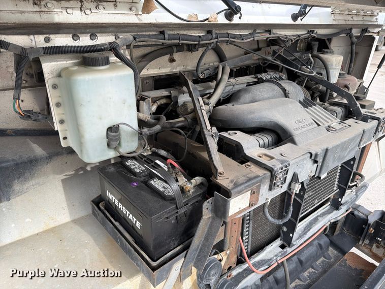 image for item ED5099 2003 Ford E450 delivery truck