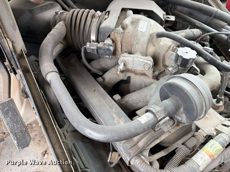 image for item ED5099 2003 Ford E450 delivery truck