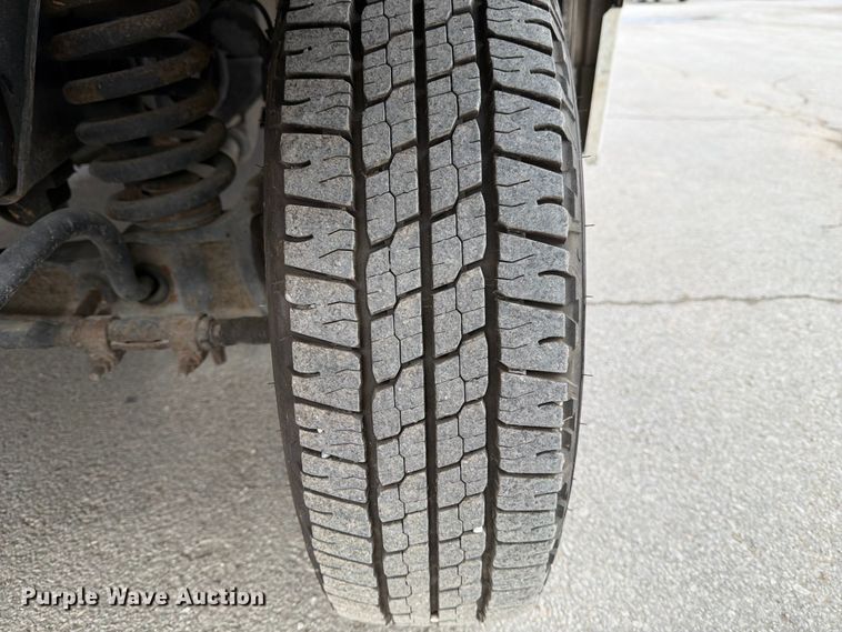 image for item ED5099 2003 Ford E450 delivery truck