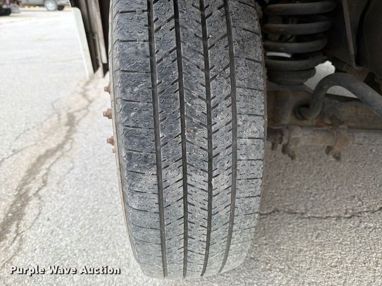 image for item ED5099 2003 Ford E450 delivery truck