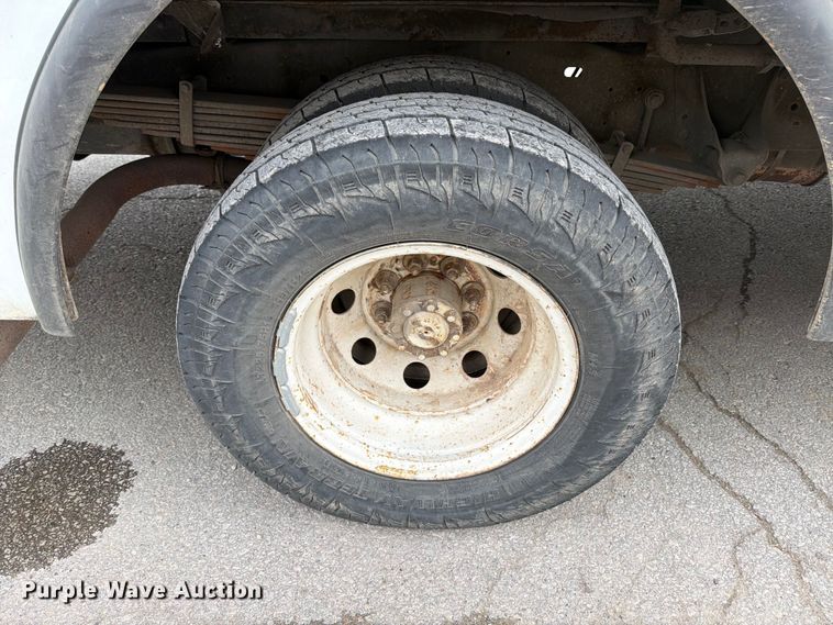 image for item ED5099 2003 Ford E450 delivery truck