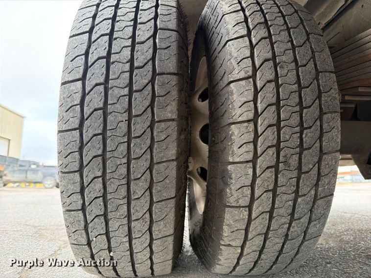 image for item ED5099 2003 Ford E450 delivery truck