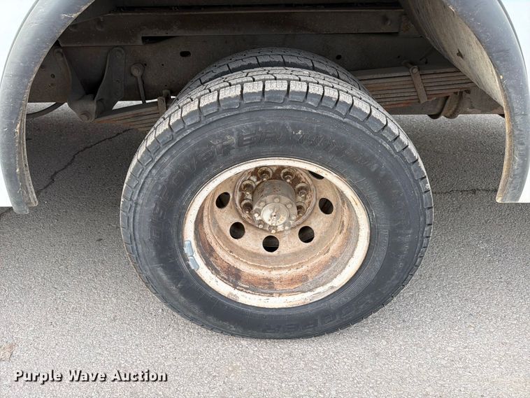 image for item ED5099 2003 Ford E450 delivery truck