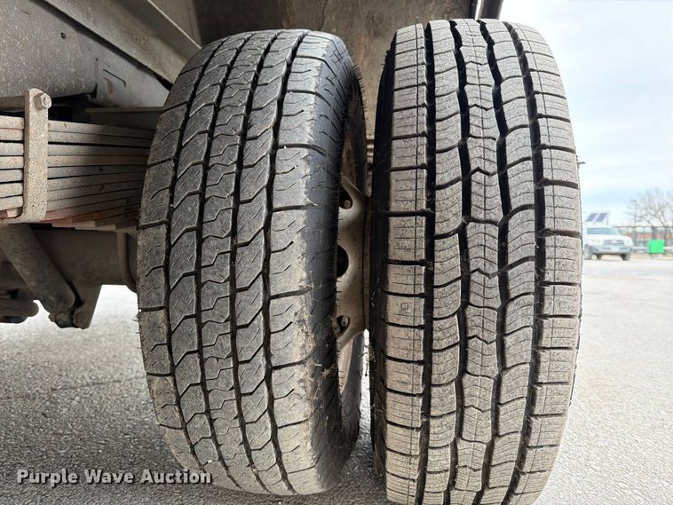 image for item ED5099 2003 Ford E450 delivery truck