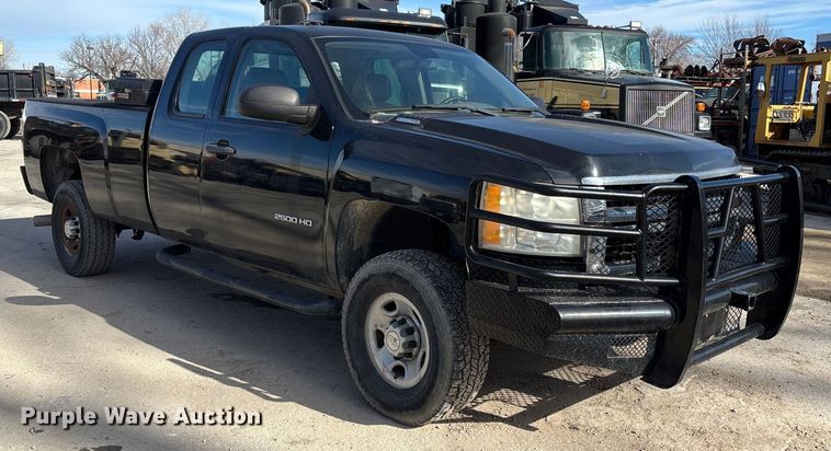 image for item ED5100 2009 Chevrolet Silverado 2500HD Ext. Cab pickup truck
