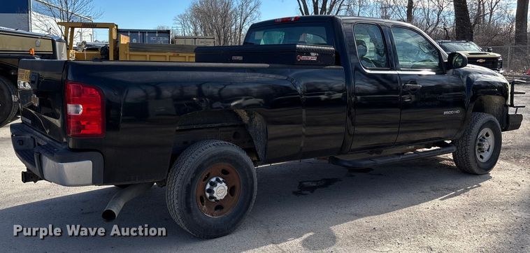 image for item ED5100 2009 Chevrolet Silverado 2500HD Ext. Cab pickup truck