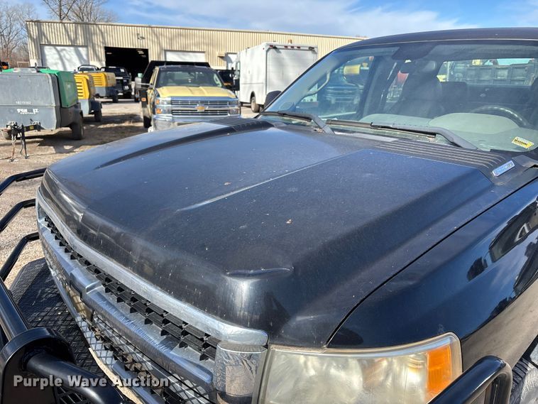 image for item ED5100 2009 Chevrolet Silverado 2500HD Ext. Cab pickup truck