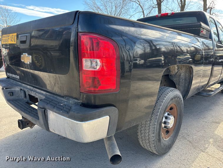 image for item ED5100 2009 Chevrolet Silverado 2500HD Ext. Cab pickup truck