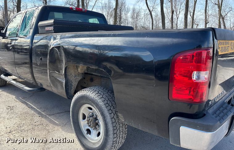 image for item ED5100 2009 Chevrolet Silverado 2500HD Ext. Cab pickup truck