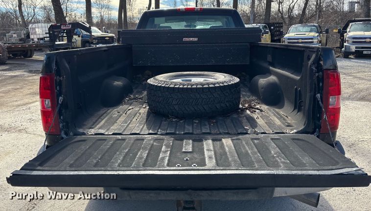 image for item ED5100 2009 Chevrolet Silverado 2500HD Ext. Cab pickup truck