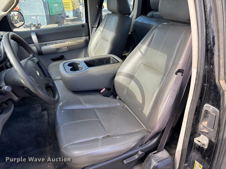 image for item ED5100 2009 Chevrolet Silverado 2500HD Ext. Cab pickup truck