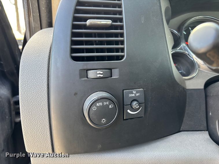 image for item ED5100 2009 Chevrolet Silverado 2500HD Ext. Cab pickup truck