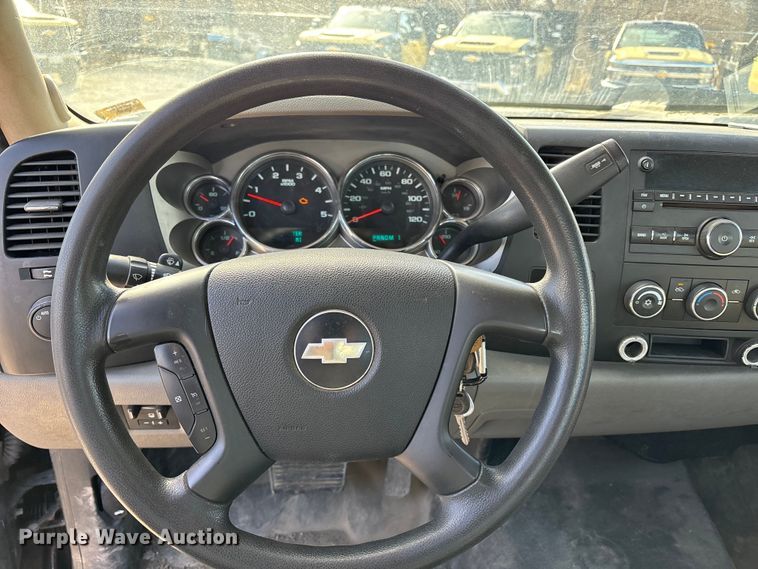 image for item ED5100 2009 Chevrolet Silverado 2500HD Ext. Cab pickup truck