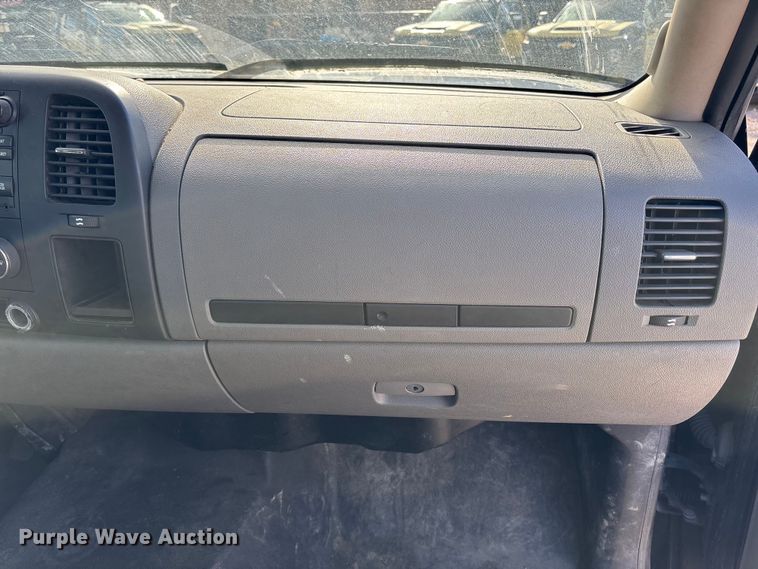 image for item ED5100 2009 Chevrolet Silverado 2500HD Ext. Cab pickup truck