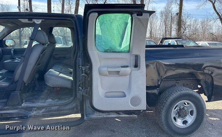 image for item ED5100 2009 Chevrolet Silverado 2500HD Ext. Cab pickup truck