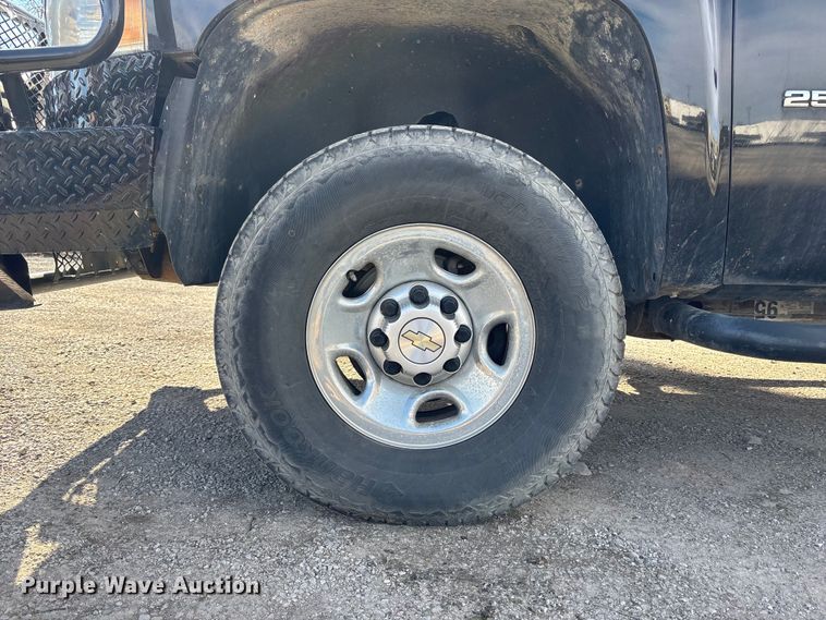 image for item ED5100 2009 Chevrolet Silverado 2500HD Ext. Cab pickup truck