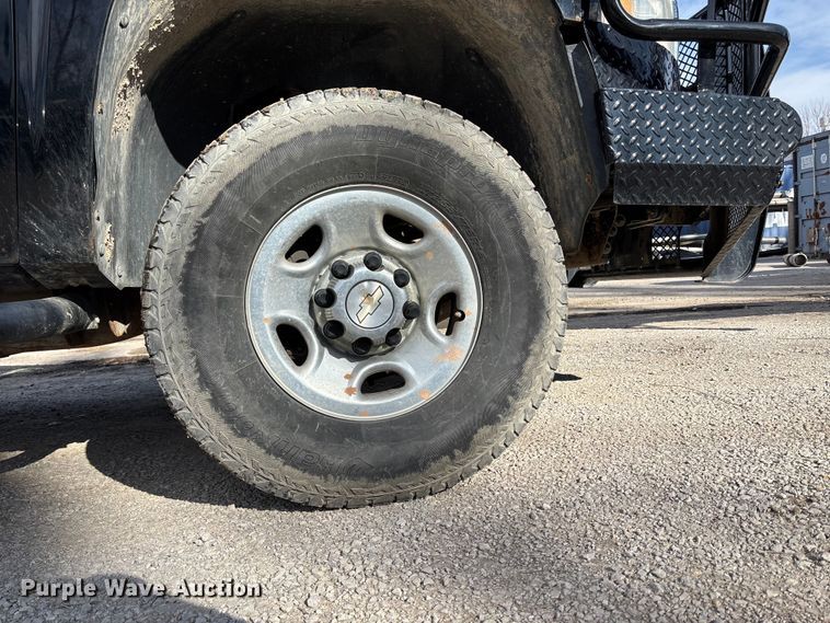 image for item ED5100 2009 Chevrolet Silverado 2500HD Ext. Cab pickup truck