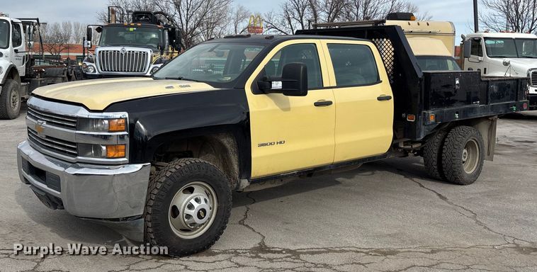 image for item ED5103 2016 Chevrolet Silverado 3500HD Crew Cab flatbed pickup truck