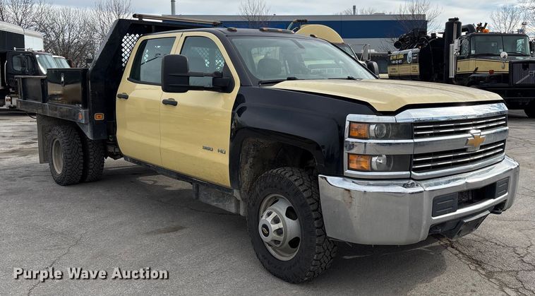 image for item ED5103 2016 Chevrolet Silverado 3500HD Crew Cab flatbed pickup truck