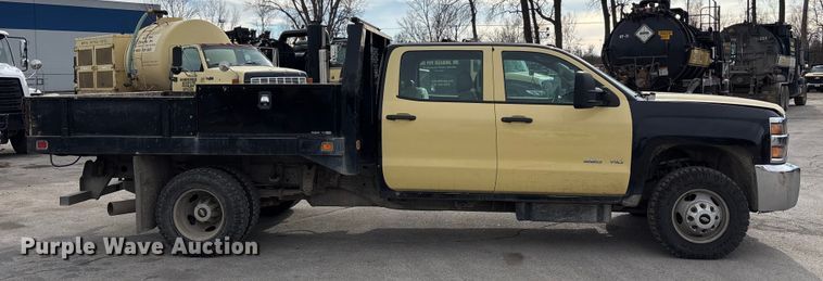 image for item ED5103 2016 Chevrolet Silverado 3500HD Crew Cab flatbed pickup truck