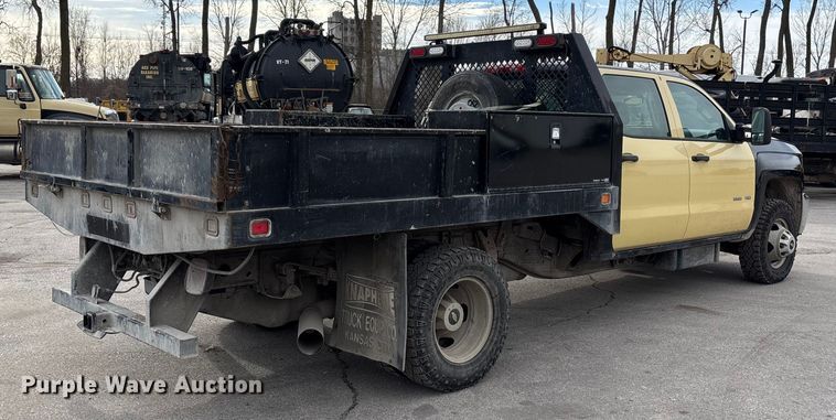 image for item ED5103 2016 Chevrolet Silverado 3500HD Crew Cab flatbed pickup truck