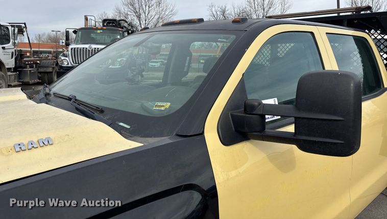 image for item ED5103 2016 Chevrolet Silverado 3500HD Crew Cab flatbed pickup truck