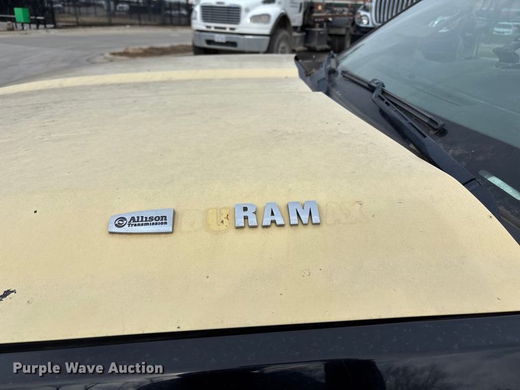 image for item ED5103 2016 Chevrolet Silverado 3500HD Crew Cab flatbed pickup truck