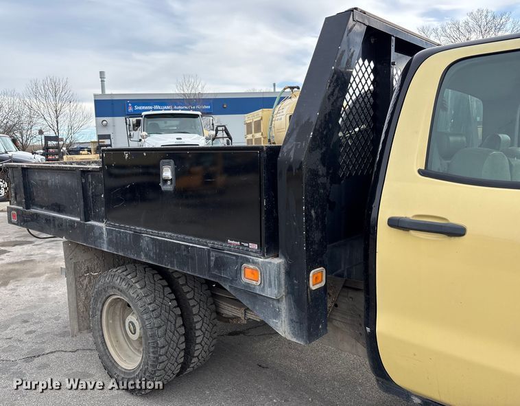 image for item ED5103 2016 Chevrolet Silverado 3500HD Crew Cab flatbed pickup truck