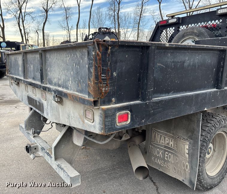 image for item ED5103 2016 Chevrolet Silverado 3500HD Crew Cab flatbed pickup truck