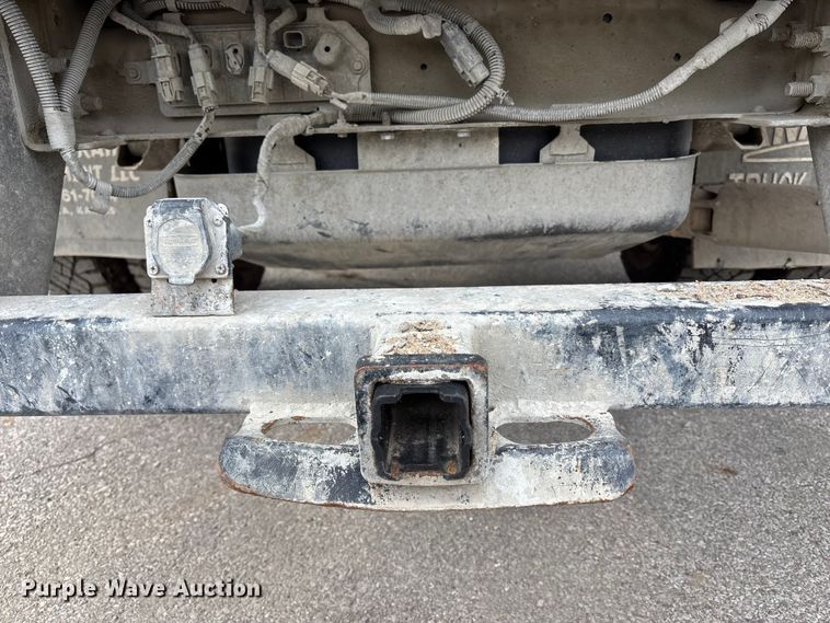 image for item ED5103 2016 Chevrolet Silverado 3500HD Crew Cab flatbed pickup truck