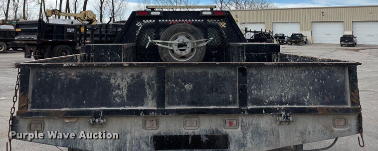 image for item ED5103 2016 Chevrolet Silverado 3500HD Crew Cab flatbed pickup truck