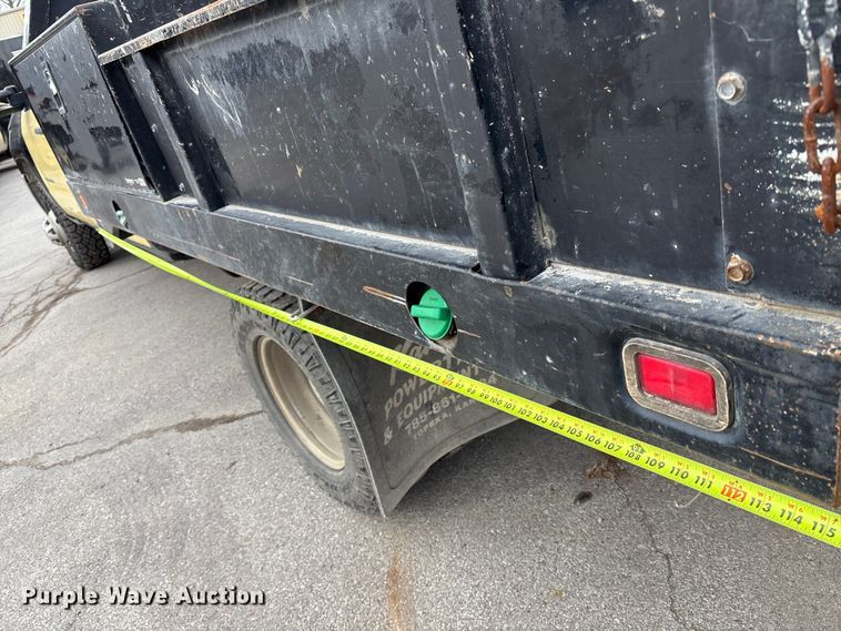 image for item ED5103 2016 Chevrolet Silverado 3500HD Crew Cab flatbed pickup truck