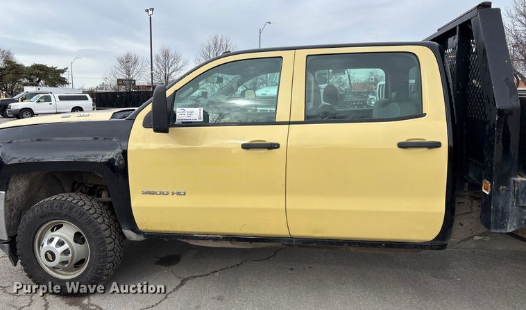 image for item ED5103 2016 Chevrolet Silverado 3500HD Crew Cab flatbed pickup truck