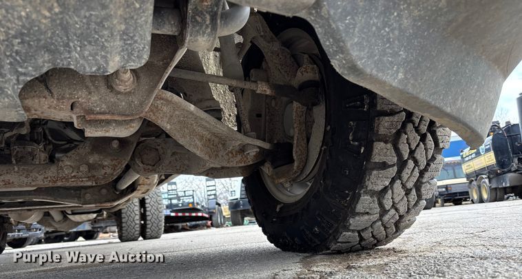 image for item ED5103 2016 Chevrolet Silverado 3500HD Crew Cab flatbed pickup truck