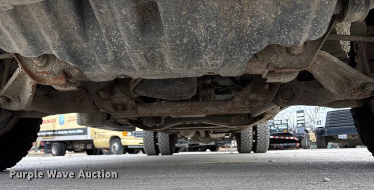 image for item ED5103 2016 Chevrolet Silverado 3500HD Crew Cab flatbed pickup truck