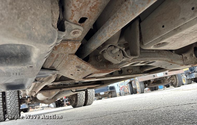 image for item ED5103 2016 Chevrolet Silverado 3500HD Crew Cab flatbed pickup truck